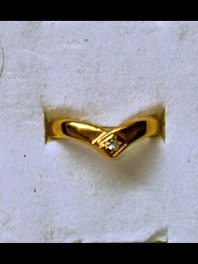 Avon Gold Chevron Ring with Crystal